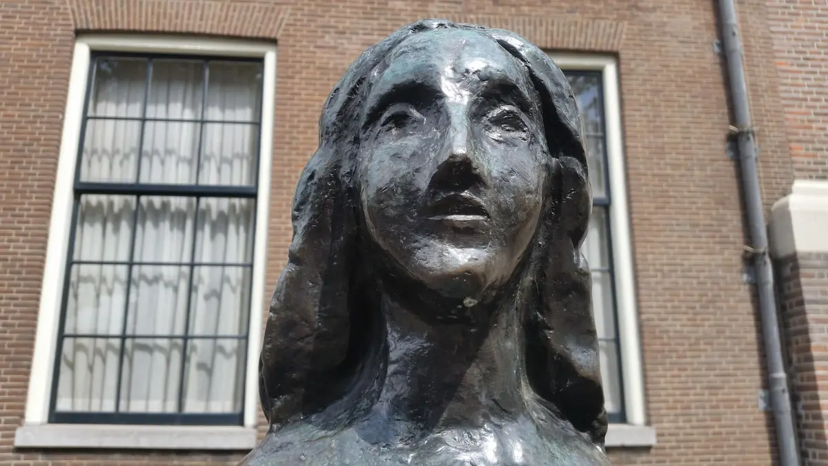 The Anne Frank statue by Mari Andriessen on the Westermarkt