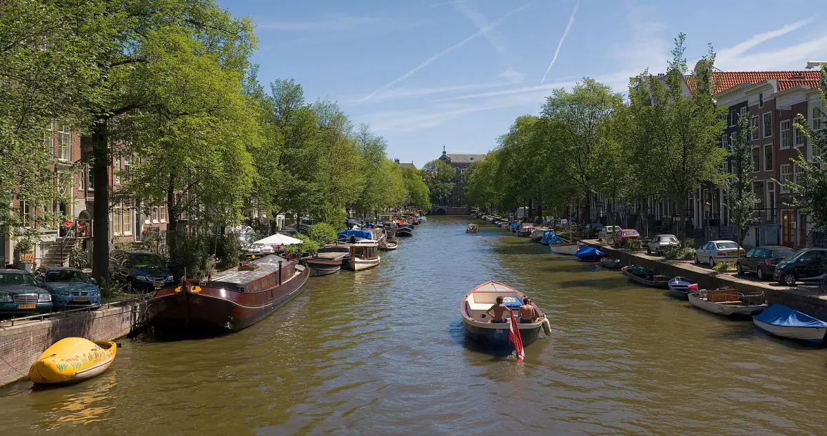 The Prinsengracht lined with trees